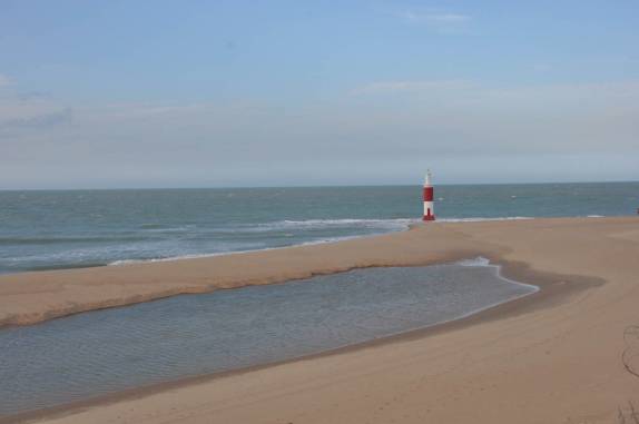 O farol na ponta da praia, em Galinhos - RN